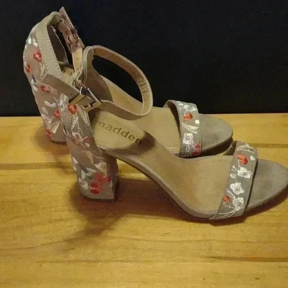 Madden embroidered beige‎ high heels size 6 - Picture 1 of 5